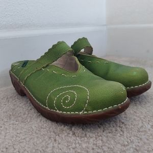 El Natura Lista Leather clogs Apple Green size 39 eur, size 8 US